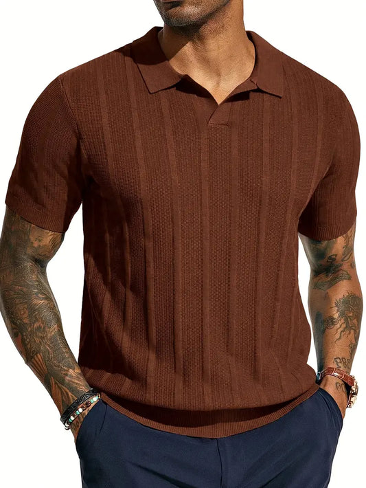 Herren-Strickhemd, kurzärmelig, gestreifter Druck, lässiger Kragen, Sommermode.