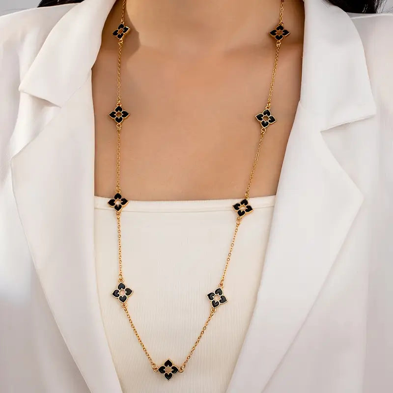 Elegant Halskette für Damen mit langem Emaille-Schmuck in Herzform.