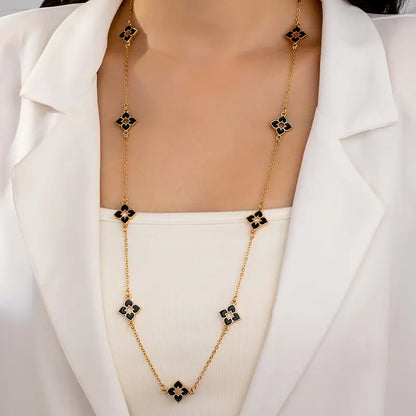 Elegant Halskette für Damen mit langem Emaille-Schmuck in Herzform.