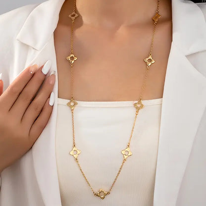 Elegant Halskette für Damen mit langem Emaille-Schmuck in Herzform.
