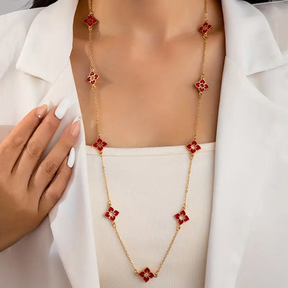 Elegant Halskette für Damen mit langem Emaille-Schmuck in Herzform.